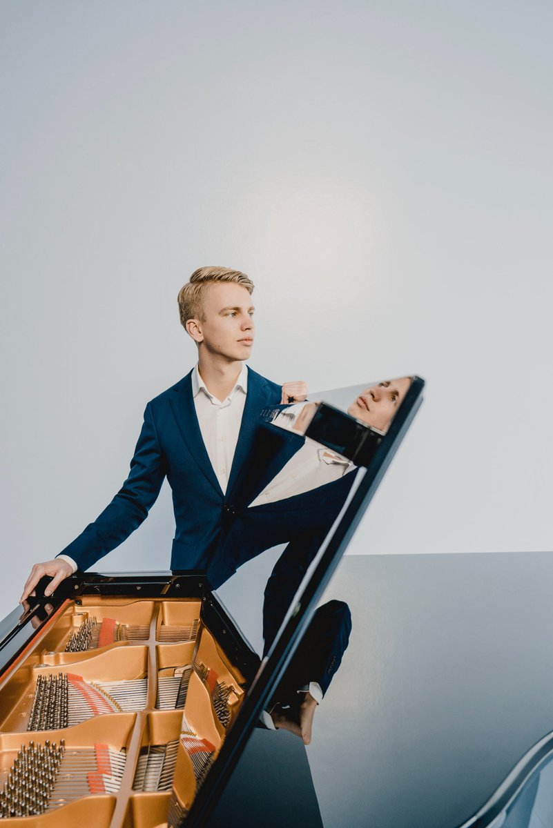 🎶 Een van de grootste pianotalenten van Nederland komt naar BIJ ANDREAS! Op zondag 10 oktober speelt <a href="/RvEngelenhoven/">Ramon van Engelenhoven</a> een selectie uit Debussy's Images, Préludes van Chopin en Isoldes Liebestot van Wagner/Liszt. Meer info &amp; kaarten: eventbrite.nl/e/tickets-ontd…