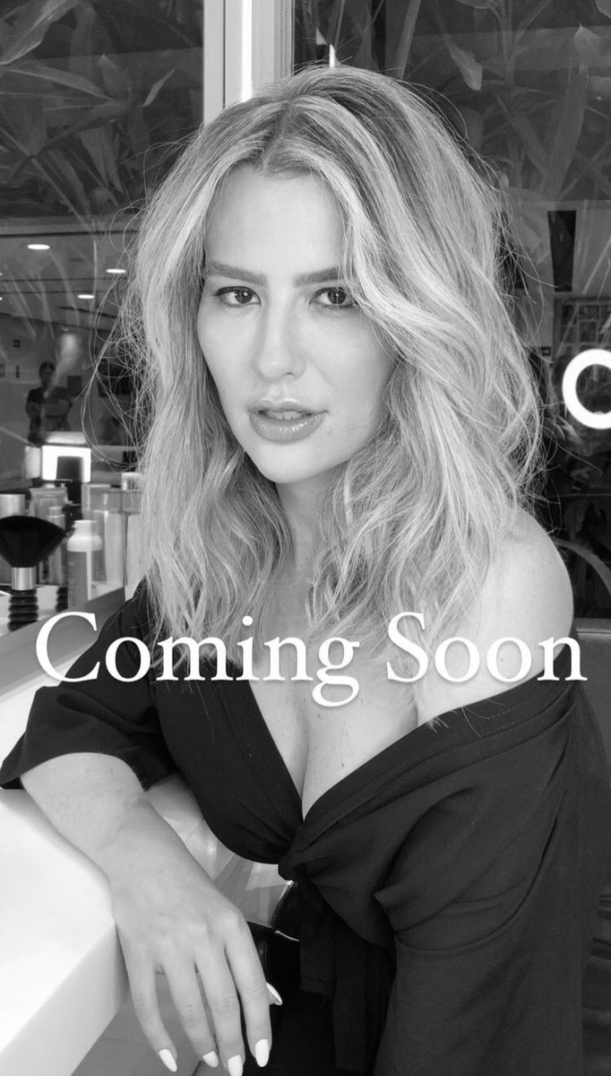 WalVale_NandaK's tweet photo. Novo visual da @FernandaKeulla AAAAAAAAAAAAAA TÁ MARAVILHOSÍSSIMA!!!! Afinal, é sempre bom dar uma mudada no visual para continuar se sentindo bem e renovada, não é? AMEI by @lukeraphaell #fernandakeulla #mghairdesign https://t.co/sK5190pDKL