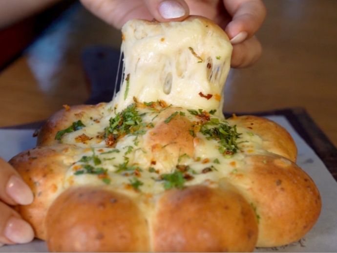 traveldine_'s tweet photo. The origin of garlic bread
@ChefVikasSeth, @chefSaby, @chefdhruvoberoi @OliveMumbai, @madabtfood 
Read more: https://t.co/Q5hVj6zgcf https://t.co/dSgSf9ULy0