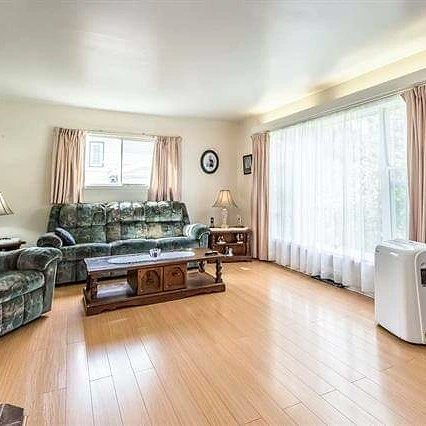 ruthhardingFRI's tweet photo. #JustListed! - 10 PINEWOOD DRIVE 🏡  Situated on almost a ½ acre lot on a quiet cul-de-sac, lovingly cared for 3 bedroom, family home with large living room and eat-in kitchen &amp; full bath!

Listed at $375,000

MLS # 202124795 https://t.co/X1ilxLe8NZ