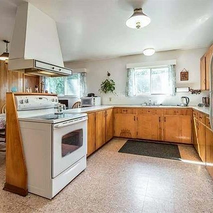 ruthhardingFRI's tweet photo. #JustListed! - 10 PINEWOOD DRIVE 🏡  Situated on almost a ½ acre lot on a quiet cul-de-sac, lovingly cared for 3 bedroom, family home with large living room and eat-in kitchen &amp; full bath!

Listed at $375,000

MLS # 202124795 https://t.co/X1ilxLe8NZ