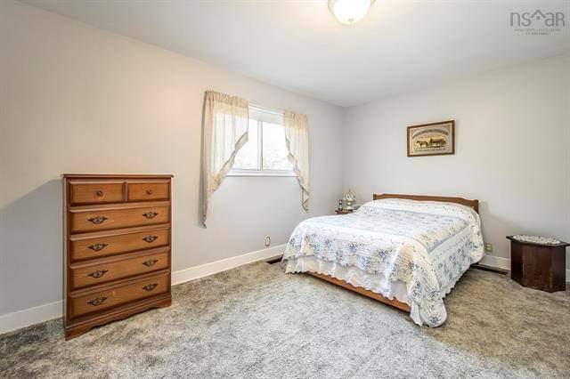 ruthhardingFRI's tweet photo. #JustListed! - 10 PINEWOOD DRIVE 🏡  Situated on almost a ½ acre lot on a quiet cul-de-sac, lovingly cared for 3 bedroom, family home with large living room and eat-in kitchen &amp; full bath!

Listed at $375,000

MLS # 202124795 https://t.co/X1ilxLe8NZ