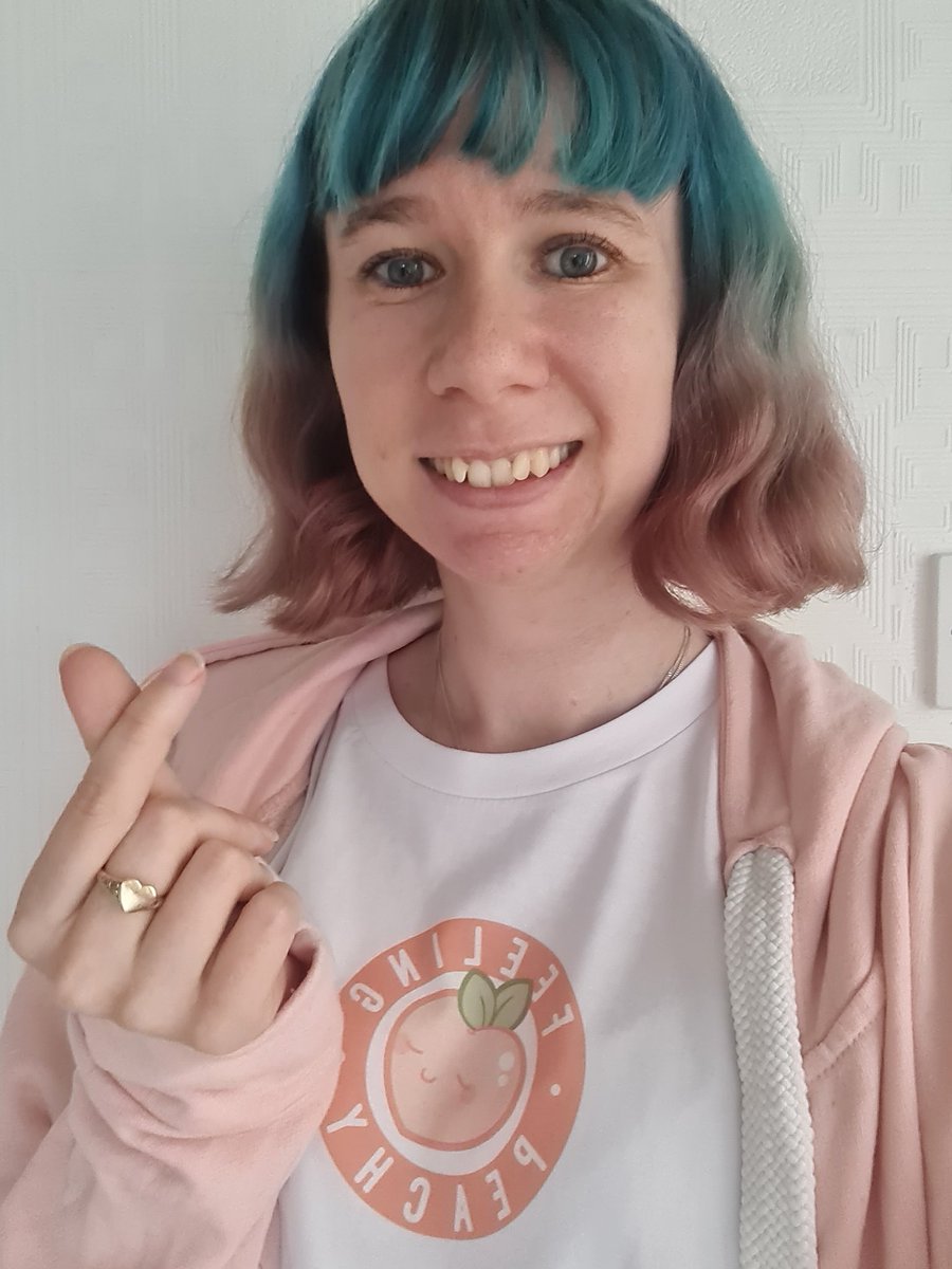 xUNDEADPR1NCESS's tweet photo. @claresiobhan @imfeelingpeachy My peachy ๐ merch arrived!! I love it so much ๐ the cushion is so soft, the mug is so cute and I appreciate the notepad having yellow paper because I have Irlens Syndrome so white paper hurts my eyes #feelingpeachy #feelingcountry #feelingfall https://t.co/2NFZ7iahRP