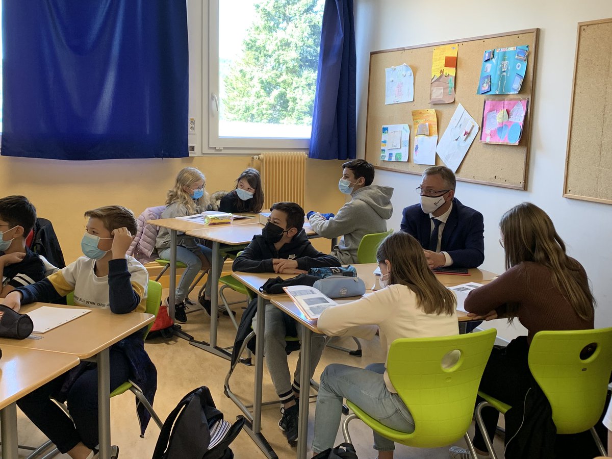 HuartJean's tweet photo. Remarquable cours de la Nelle option Français et Culture antique en 6e au collège Vautrin Lud de Saint-Dié-des-Vosges ! 
La culture antique au profit des apprentissages lexicaux, grammaticaux et culturels du français ! 
@jmblanquer #Fondamentaux https://t.co/XJ3yUvNwbt