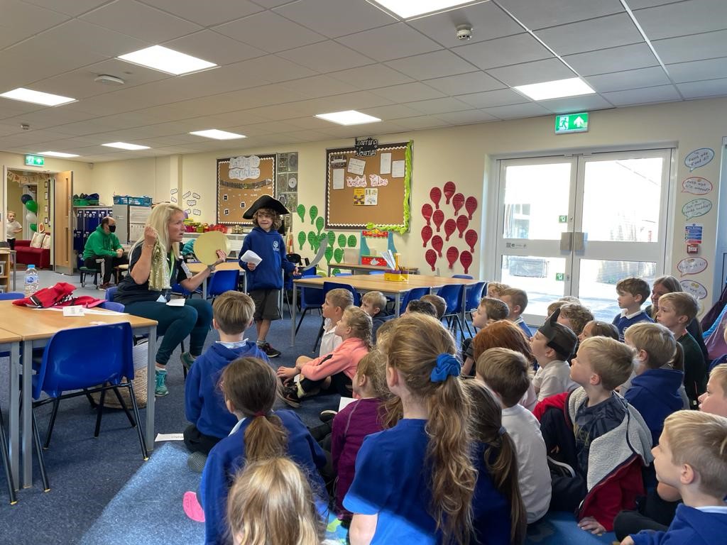 NAELCymru's tweet photo. Our Chief Executive @tegwen_ellis is sharing one of her favourite Welsh stories with @gilwern_school’s foundation phase as part of the launch of their Around The World In A New Curriculum initiative. #LeadershipAcademy https://t.co/uumdtQ8ywz