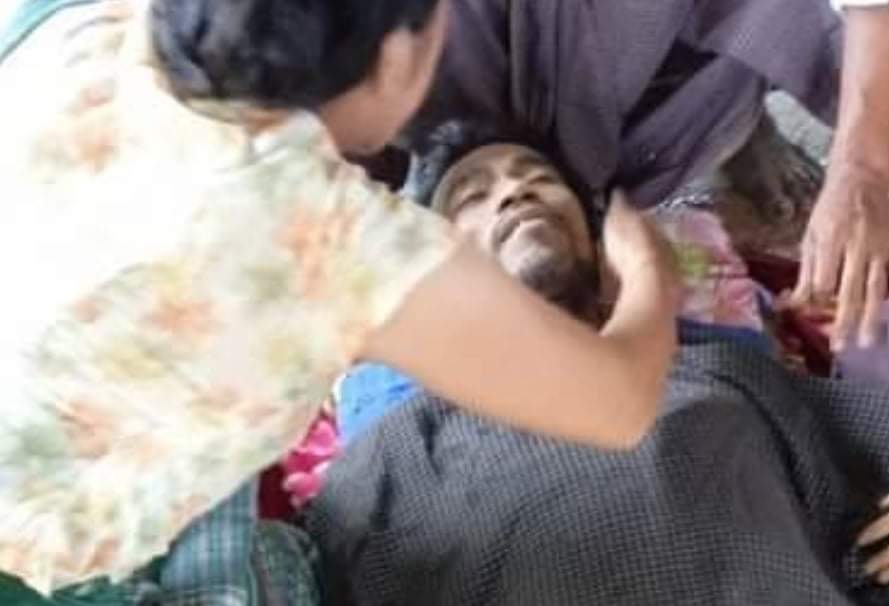 Nan Su Mon Aung(Hsu Mon Phoo Phoo) (@nansumonaung) on Twitter photo Another massacre by SAC:junta terrorists killed a whole family including a5yo child in PyinHtaung Village, #Sagaing.We all know the only way to end this kinda terror is to end those bloody dictactors.
<a href="/SAdamsR2P/">Simon Adams</a> <a href="/RapporteurUn/">UN Special Rapporteur Tom Andrews</a>
<a href="/POTUS/">President Donald J. Trump</a> <a href="/TostevinM/">Matthew Tostevin</a>
#Oct1Coup
#WhatsHappeningInMyanmar Another massacre by SAC:junta terrorists killed a whole family including a5yo child in PyinHtaung Village, #Sagaing.We all know the only way to end this kinda terror is to end those bloody dictactors.
<a href="/SAdamsR2P/">Simon Adams</a> <a href="/RapporteurUn/">UN Special Rapporteur Tom Andrews</a>
<a href="/POTUS/">President Donald J. Trump</a> <a href="/TostevinM/">Matthew Tostevin</a>
#Oct1Coup
#WhatsHappeningInMyanmar