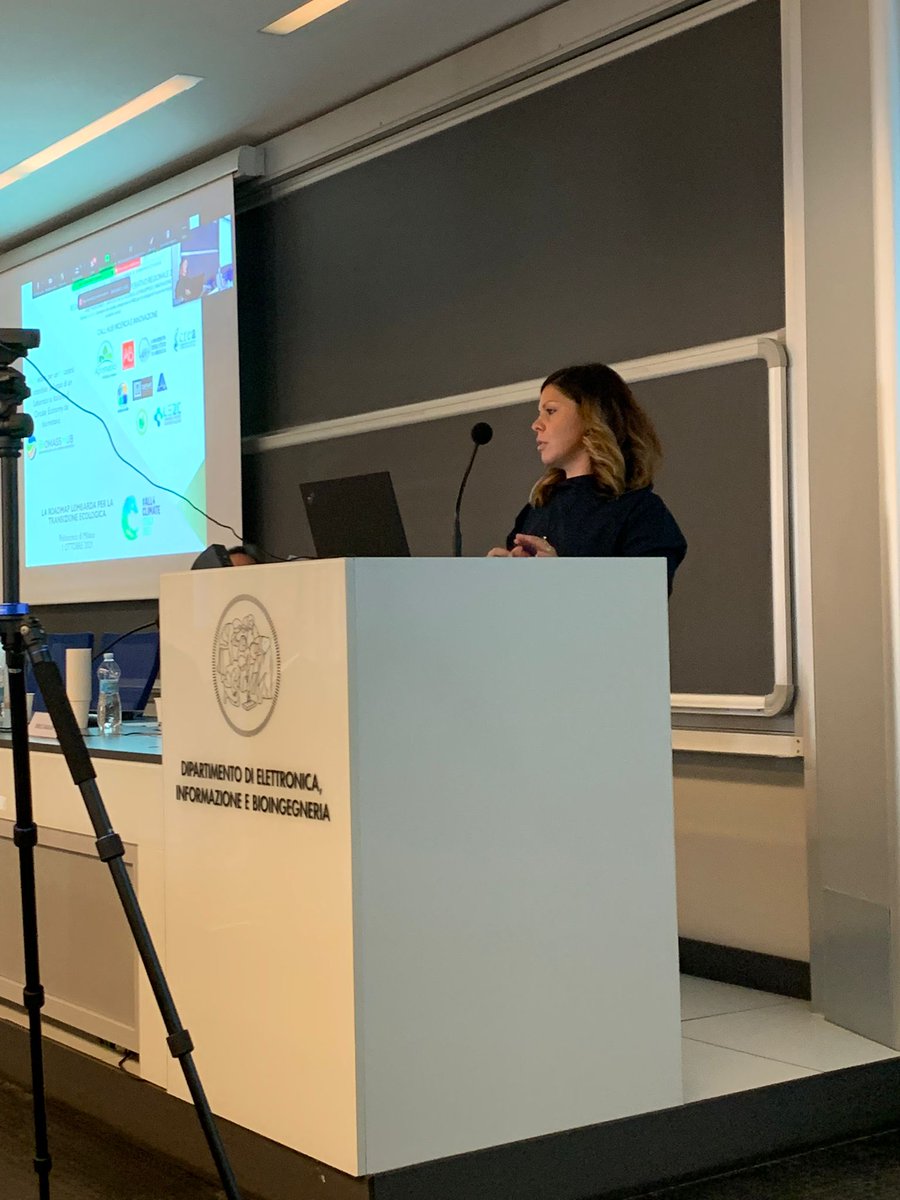 LE2Cluster's tweet photo. Anche Elisa Casaletta, R&amp;D Manager di Agromatrici presenta una altro esempio virtuoso, il progetto #BiomassHub, che mira a sviluppare di un piano integrato per la valorizzazione di scarti e rifiuti , finanziato dal bando Call Hub Ricerca e Innovazione
@RegLombardia 
@All4Climate https://t.co/fjCOKNil8m