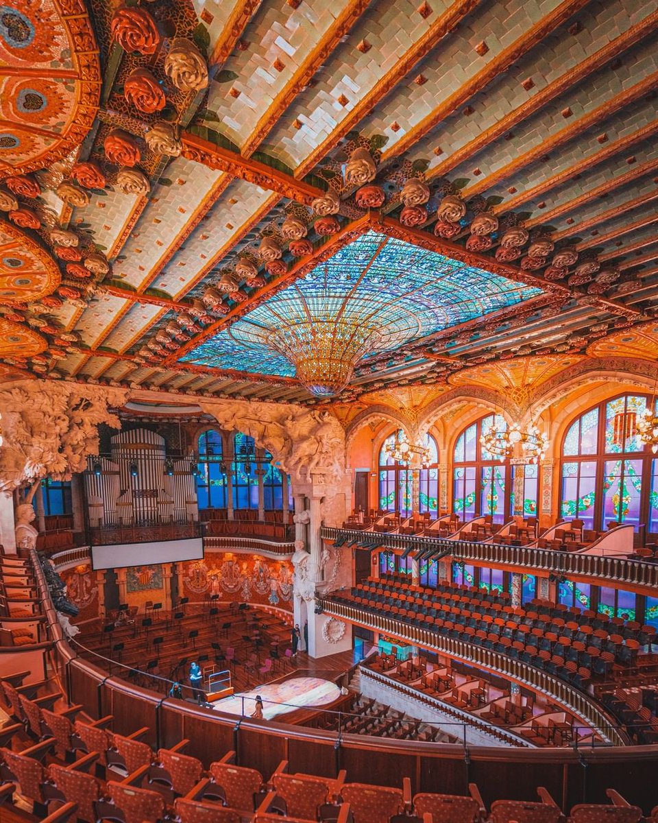 The Palau de Música Catalana, the eye catching music auditorium on Sant Pere més, isn’t it beautiful? 😍

El Palau de Música Catalana y su asombroso auditorio de Sant Pere, ¿no son preciosos? 😍

📸<a href="/shootwithjuan/">shootwithjuan</a>