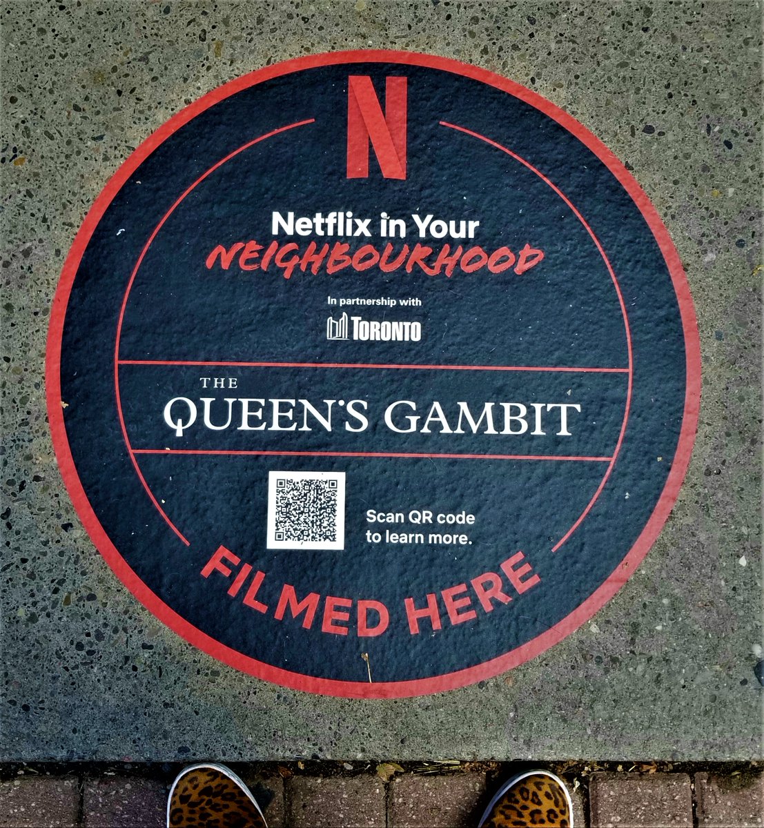 culture_to's tweet photo. The #CityofTO is proud of our screen industry &amp; loves @Netflix_CA's Netflix in Your Neighbourhood campaign showcasing projects filmed in #Toronto! Found a decal? Scan the QR code to find out what scene from your fave show or movie was filmed there. https://t.co/CIHvDsMTKY #xoTO https://t.co/Y3gKoWh0d5