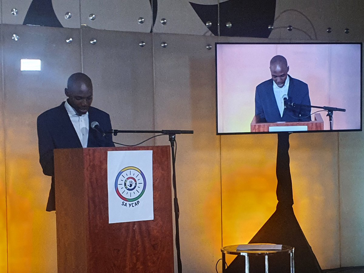 Youth_SAIIA's tweet photo. Kwanele addressing global partnerships and the circular economy. Relating it back to the SA YCAP process to showcase its Intersectionality. #SAYCAP #YouthAreLeading #SAYCAP_Launch https://t.co/7b2mEPOlxc