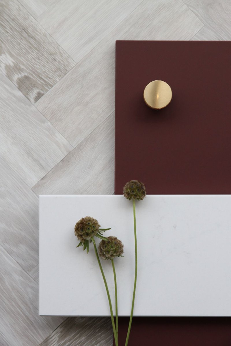 Ruachdesigns's tweet image. Then all of a sudden it’s October and we are loving the rich tones of this red door that looks fantastic when paired with a brass handle and herringbone floor

#moodboard #redkitchen #kitcheninteriordesign #kitchenmoodboard #interiors