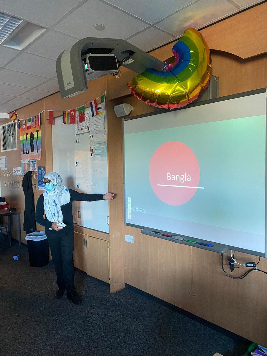 BroughtonML's tweet photo. More. I mini language lessons in Mr McLaren’s 1.8 class today. Bangla and Italian. Well done to all involved. #coeEDL #SALTsecondary #edinburghloveslanguages https://t.co/ouNjjmAsDX