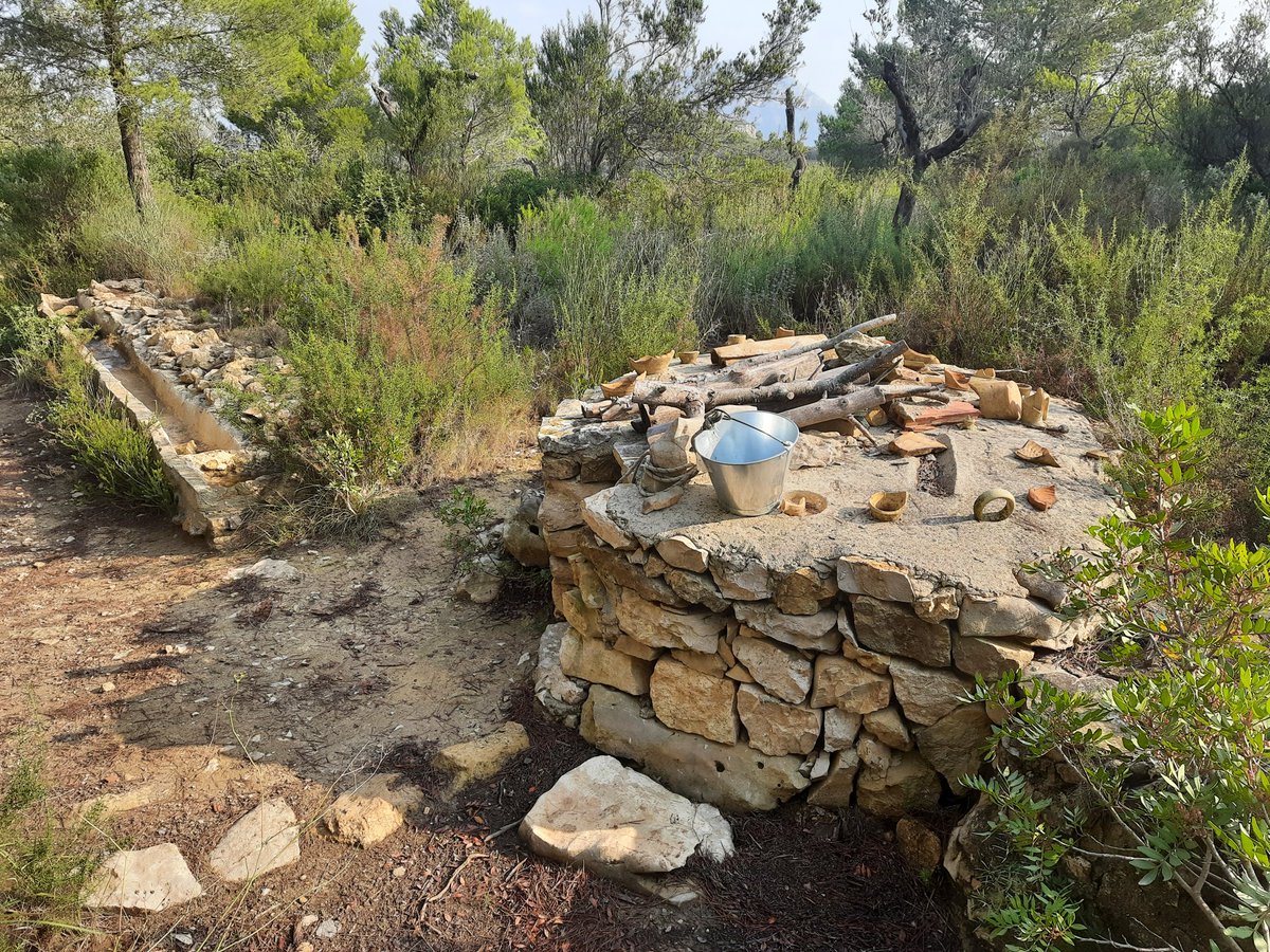 SerraAmunt's tweet photo. Alguns dels fantàstics racons dels Serrellars de Gata de Gorgos, pous, corrals, casetes, bancals de pedra en sec, abeuradors... un bon exemple de l'aprofitament de la terra https://t.co/fdTexMTJVa