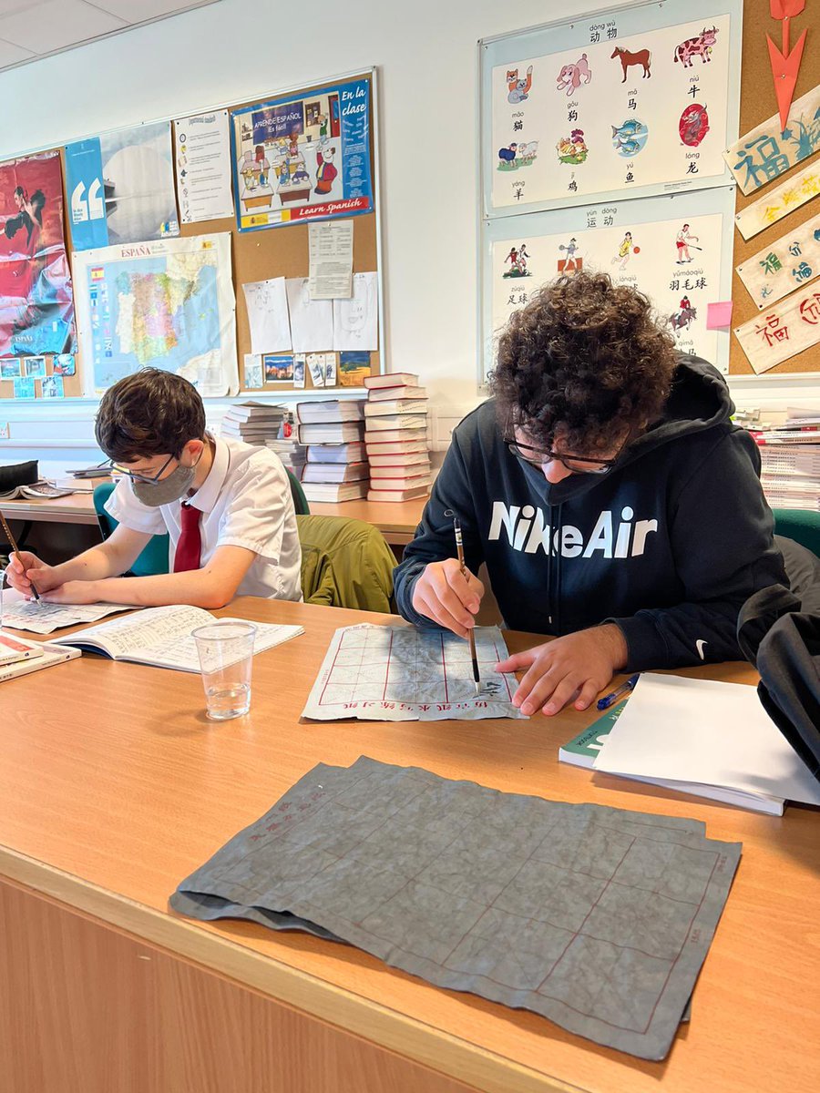 BroughtonML's tweet photo. Finalmente Celebration of Languages photos. S5 Mandarin students showing off their calligraphy skills. #coeEDL #SALTsecondary #edinburghloveslanguages https://t.co/secYjDVQdx