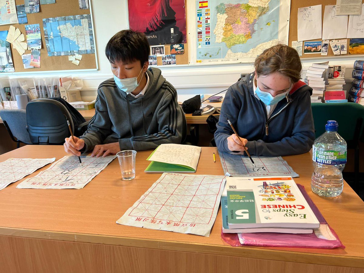 BroughtonML's tweet photo. Finalmente Celebration of Languages photos. S5 Mandarin students showing off their calligraphy skills. #coeEDL #SALTsecondary #edinburghloveslanguages https://t.co/secYjDVQdx