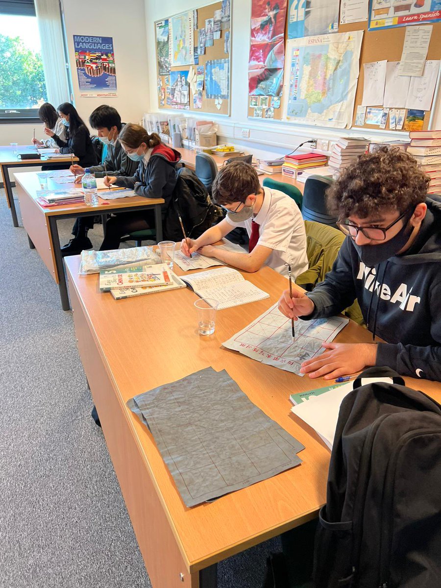 BroughtonML's tweet photo. Finalmente Celebration of Languages photos. S5 Mandarin students showing off their calligraphy skills. #coeEDL #SALTsecondary #edinburghloveslanguages https://t.co/secYjDVQdx