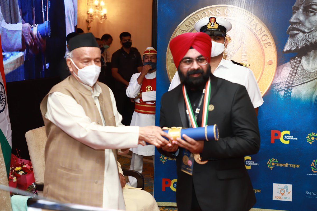 IesJaspalsingh's tweet image. I lend my hand to yours and look what that had made me achieve.
The Governor of Maharashtra Shri Koshyari lending me his hand to give away “Champions of Change Award” for exemplary contribution in Indian Education sector in a National Award ceremony organized by IFIE.
1/2