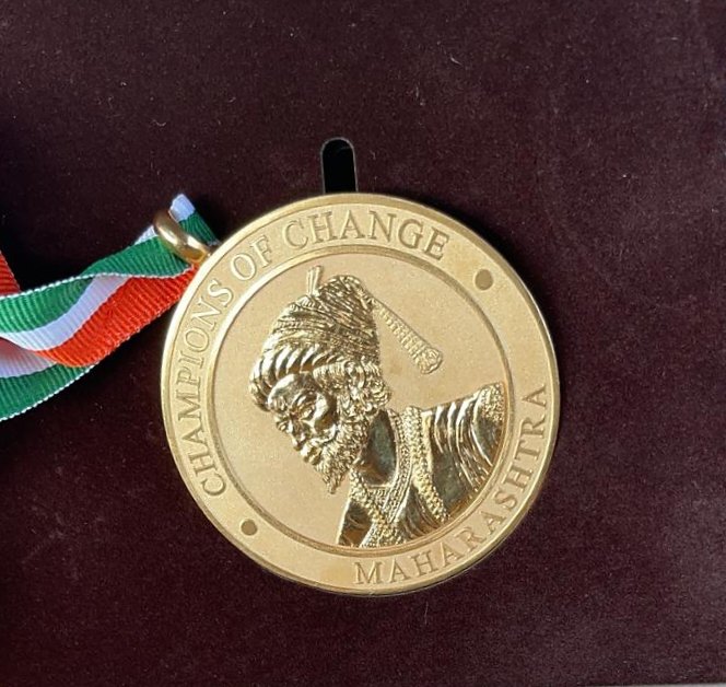 IesJaspalsingh's tweet image. I lend my hand to yours and look what that had made me achieve.
The Governor of Maharashtra Shri Koshyari lending me his hand to give away “Champions of Change Award” for exemplary contribution in Indian Education sector in a National Award ceremony organized by IFIE.
1/2