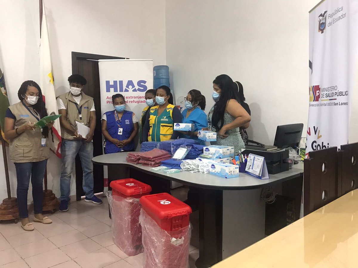 SaludImbabura's tweet photo. #SanLorenzo | Personal de Provisión de los servicios y Lady Martínez Directora del #Distrito08D05 reciben donación de insumos por parte de las organizaciones HIAS - ACNUR. Material que servirá para seguir con la vacunación del pueblo San Lorenceño. #JuntosLoLogramos https://t.co/ztgcmPtxiS