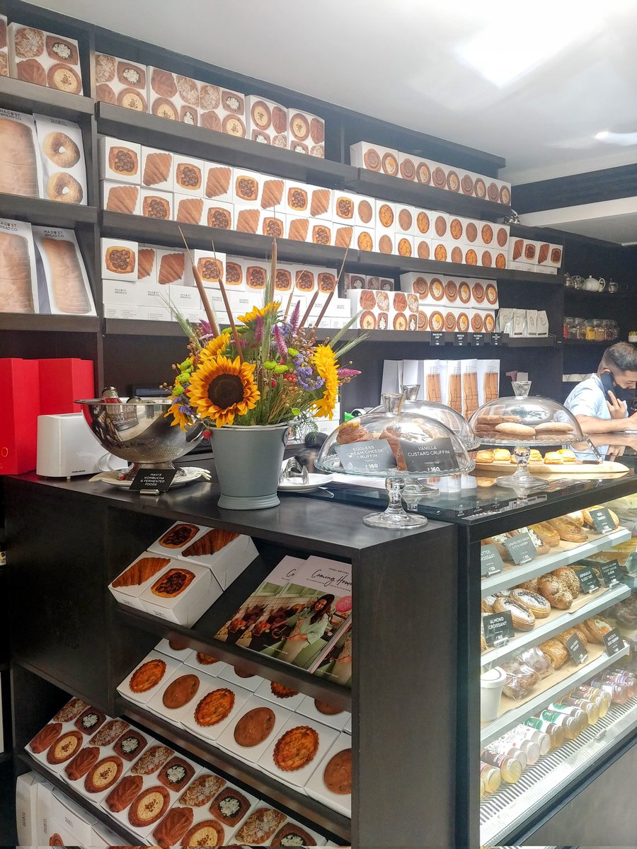 DelishDirection's tweet image. New cafe alert, #Mumbai! Mag St. Cafe just opened yesterday in Colaba - all-day space with lots of natural light, bright colours, and a buzzy vibe. From the folks behind @TheTable_Colaba &amp;amp; @mag_st_kitchen @gauridetails