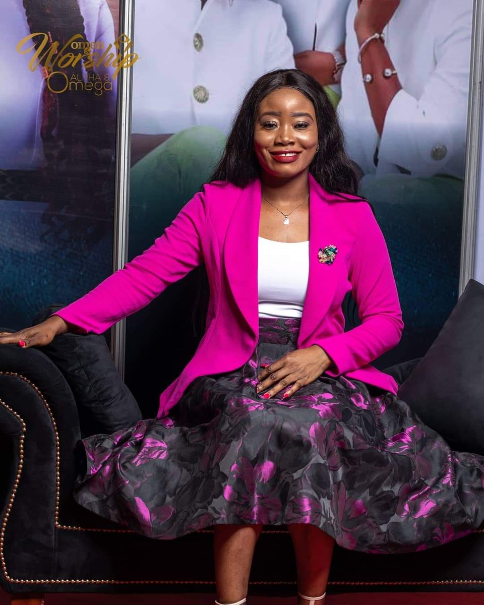 milly_yankey's tweet photo. Happy New Month to you all #myfamily | May this new month bring us more joy and happiness.  You shall smile like never before in Jesus name 🙏✨🙌
Anticipate a new song release this new month #AwuradeKasa featuring mama Hannah Marfo. 
https://t.co/dsmnEhXKFo
#MillicentYankey https://t.co/etfTMgsshU