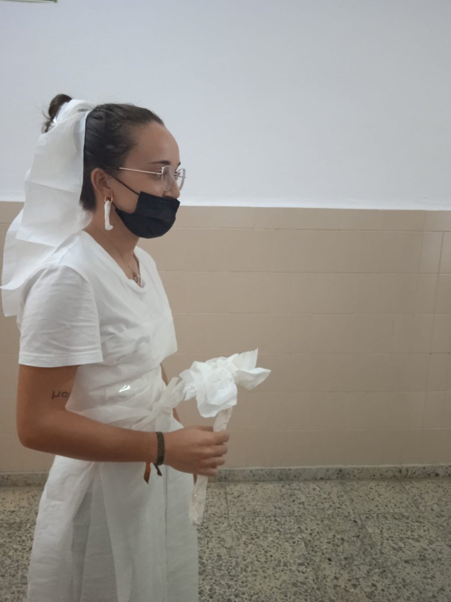 Marinaempresa's tweet photo. Ya tengo mi vestido de novia👰 JAJAJAJA creadores: @mariajmorag @RafaParra16 #isilda 
Y cómo no... ¡Ganadores!
Me lo he pasado pipa en la prueba de hoy. ¿Cuál será la siguiente prueba?
#fpvisiblefpdecalidad @Patrysa10 https://t.co/h8EbiQg3QB