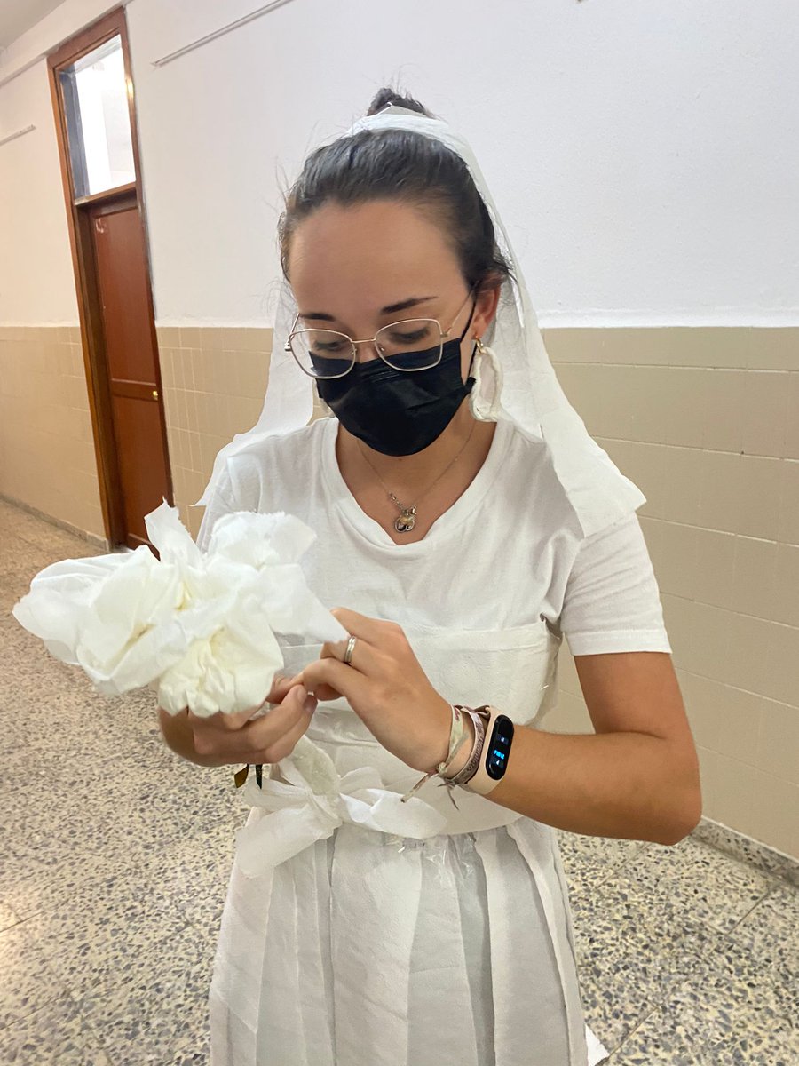 Marinaempresa's tweet photo. Ya tengo mi vestido de novia👰 JAJAJAJA creadores: @mariajmorag @RafaParra16 #isilda 
Y cómo no... ¡Ganadores!
Me lo he pasado pipa en la prueba de hoy. ¿Cuál será la siguiente prueba?
#fpvisiblefpdecalidad @Patrysa10 https://t.co/h8EbiQg3QB
