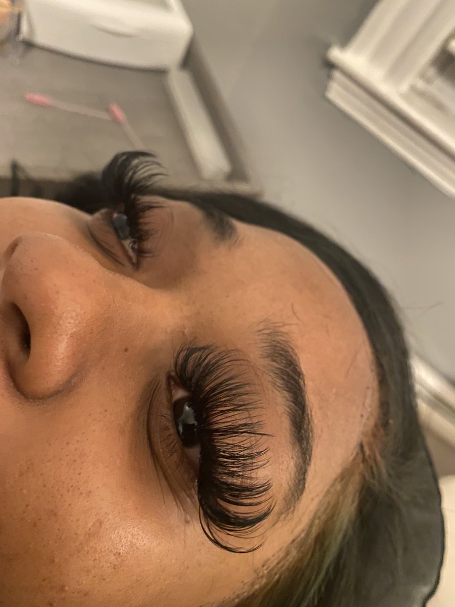 MESSYMONEYMINKS's tweet photo. Another mega volume full set 🧚🏽!
•Made this set w/ 14mm, 16mm, 18mm, 19mm, 20mm, 23mm, 25mm•
It’s giving very much “broke n**** don’t deserve no p****” 🙅♀️💃
BOOK YOUR NEXT FULL SET BEFORE MY FALL SALE ENDS🍂🍁🤎
#bostonlashes #bostonlashtech #lashextensions #Lash #wispy https://t.co/b5KKTx74fx