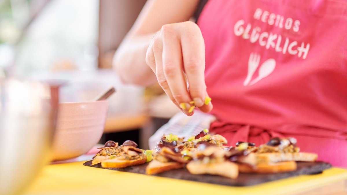 #VerwendenStattVerschwenden - eine Devise der Kampagne “Biotonne für Berlin”, die wir mit der @senuvkberlin durchführen. Rezeptideen für Gemüseschalen &amp; Co gibt’s auf unserer Website. Eigene Ideen? Jetzt am #Ideenwettbewerb Lebensmittelrettung teilnehmen 👉berlin.de/biotonne