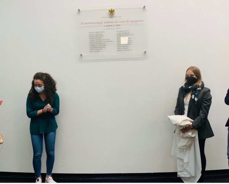 laquilablog's tweet photo. Univaq, biblioteca Roio intitolata a studenti morti nel 2009
@univaq #ilariarambaldi @RambaldiOnlus #terremoto #sisma #6aprile2009 @waniadellavigna @stefaniapezzopa #roio #ingegneria
Leggi tutto https://t.co/xVf2HV1myb https://t.co/mGkaYalaC4
