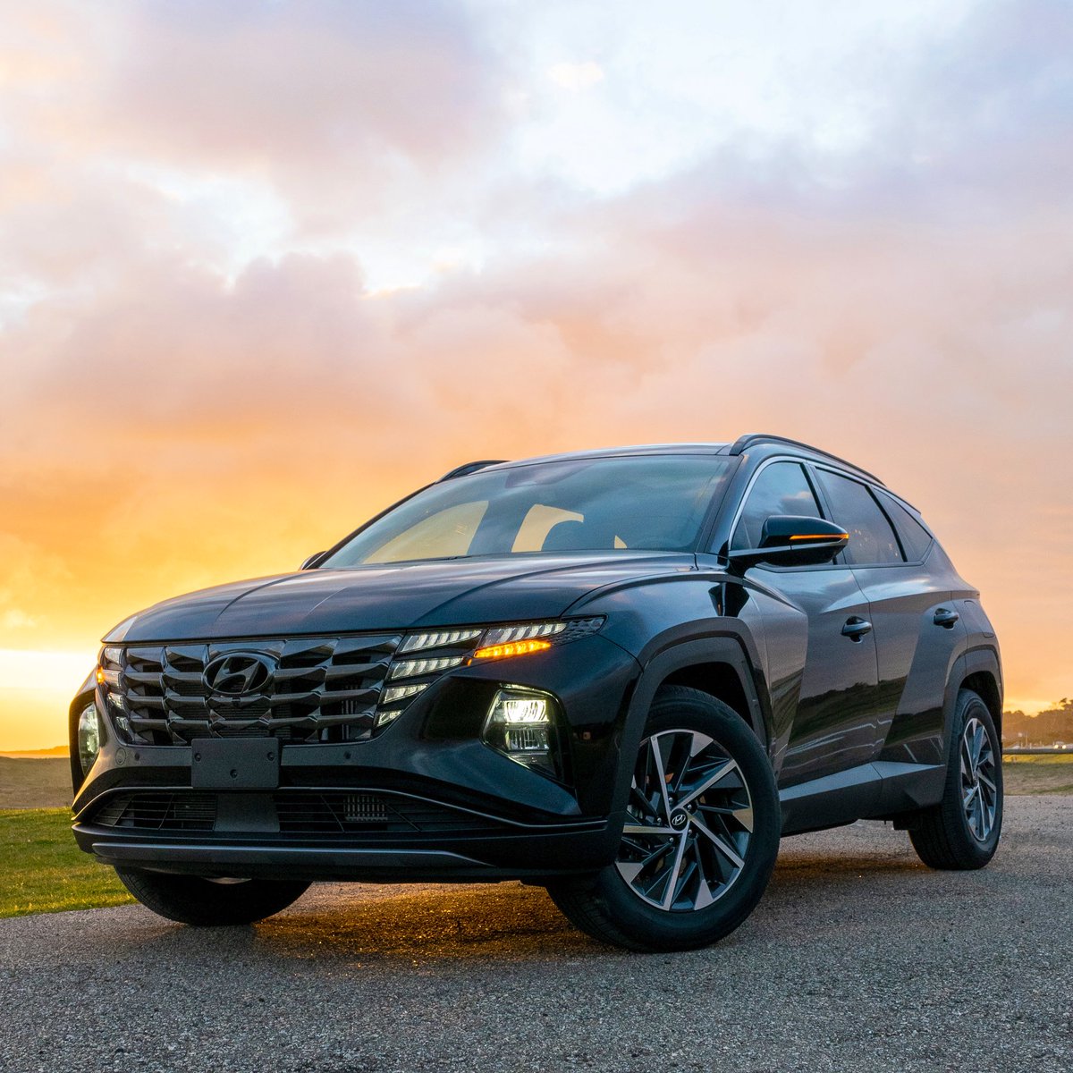 AutoblogUY's tweet photo. Evaluamos a la última evolución del @Hyundaiuy #Tucson y próximamente podrán ver la prueba completa en https://t.co/ep0ECDCleZ #Hyundai #HyundaiTucson #AllNewTucson #AllNewHyundaiTucson #SUV #NX4 #HyundaiSmartSense #NewTucson #HyundaiUruguay #Fidocar #BrillaConLuzPropia 🇰🇷 https://t.co/pCZO4iQdUP