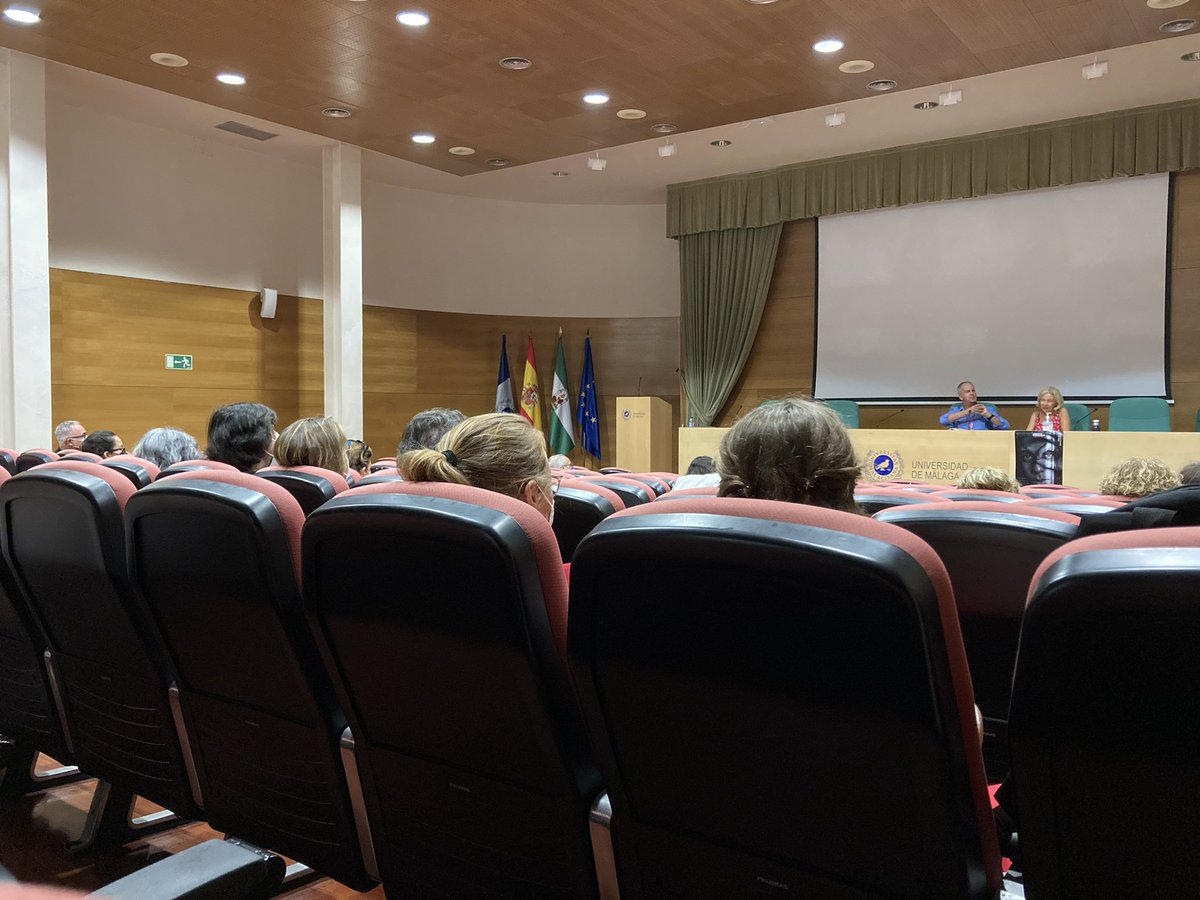 Cerramos el I Congreso de Fotocinema. Gracias a todos los que lo han hecho posible. Nekane Parejo y Miguel de Aguilera despiden este primer año.