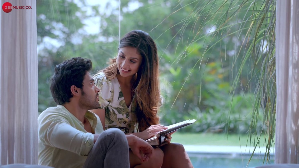 Noorsumera23's tweet photo. He was so in love, just couldn't get enough of her. And the way he admired her, eyes so soft and so full of love. Wholesome. 🥺❤✨

#JeenaBhoolJaunga #ParthSamthaan https://t.co/gf0coeTXbv