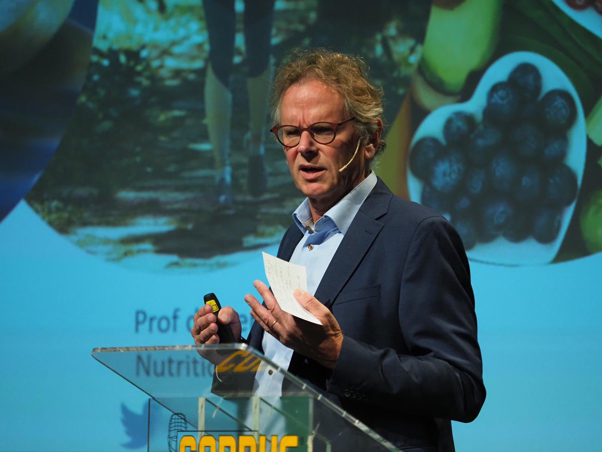 Renger Witkamp licht oorzaken van #interacties tussen #voeding en #geneesmiddelen toe tijdens inspiratiemiddag Voedingssupplement &amp; Medicijn, samen of niet! Ook aandacht voor tekorten aan #nutriënten door medicijnen, vooral aandachtspunt bij ouderen.