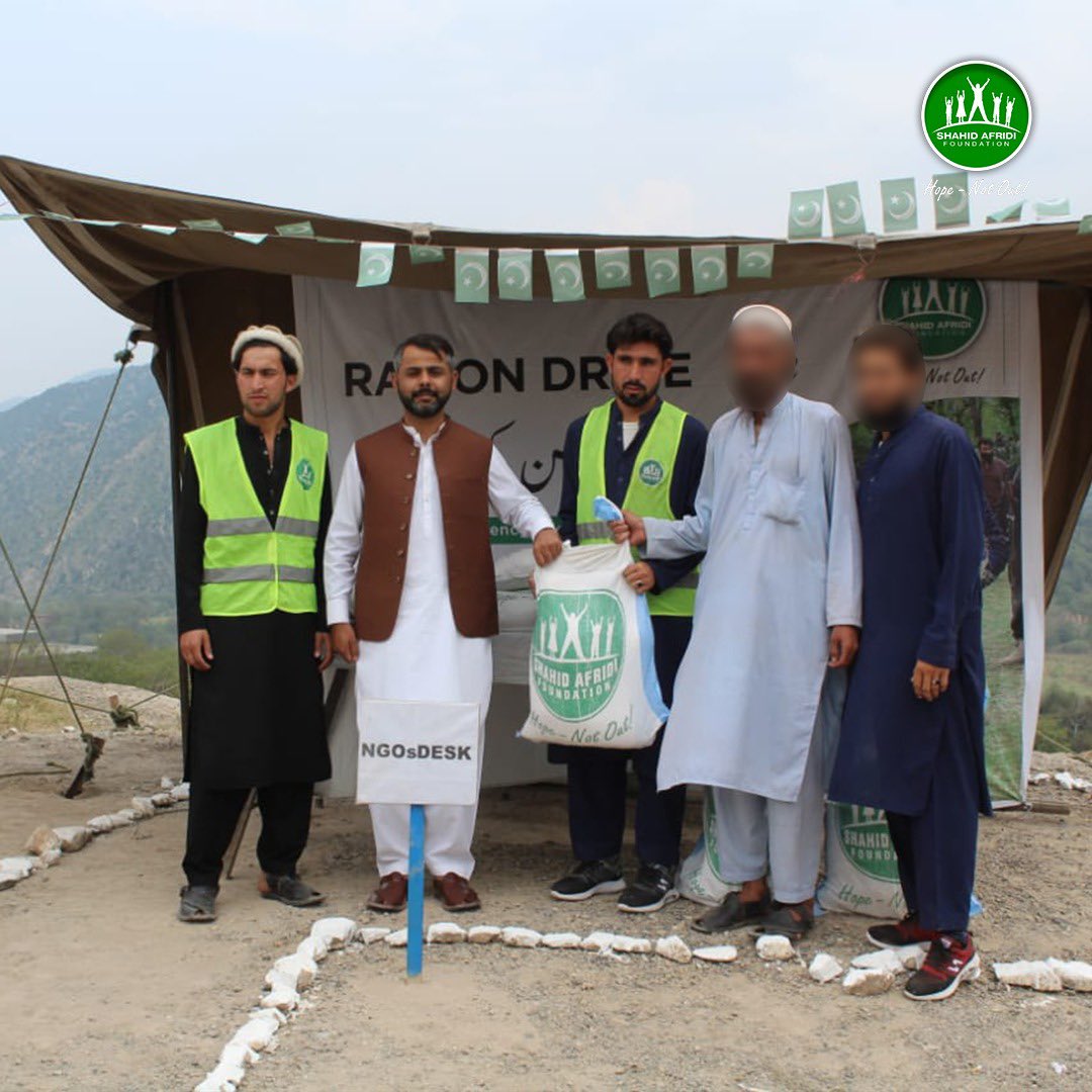 SAfridiOfficial's tweet photo. Glad to have returned to my roots in Tirah Valley. This is my home &amp; I couldn't be happier to give back to people with the @SAFoundationN Ration Drive in Toor Dara with support of #PakArmy. We provided food supplies to help destitute communities combat food scarcity. #HopeNotOut! https://t.co/t8fpzHarOA