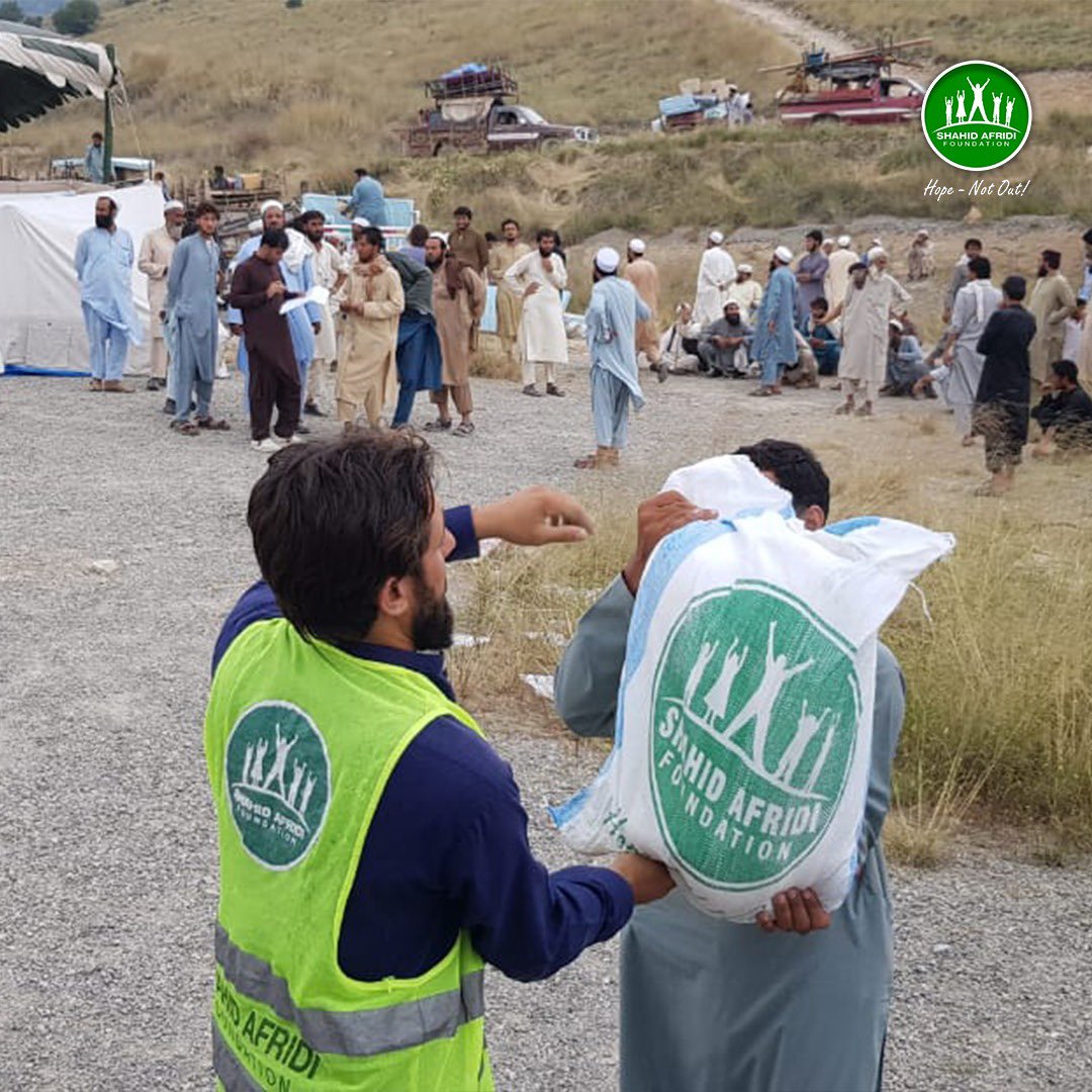 SAfridiOfficial's tweet photo. Glad to have returned to my roots in Tirah Valley. This is my home &amp; I couldn't be happier to give back to people with the @SAFoundationN Ration Drive in Toor Dara with support of #PakArmy. We provided food supplies to help destitute communities combat food scarcity. #HopeNotOut! https://t.co/t8fpzHarOA