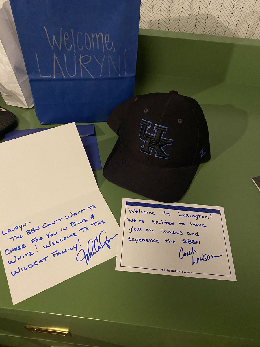 GregBorzilleri1's tweet photo. What a great way to show up to our room for @lo_borzilleri Official visit at @UKsoftball.  Thank you @UKCoachLawson for the note but does anyone know who this @UKCoachCalipari guy is 😂😂… can’t thank you both enough for taking the time to write a note… #BigTime #DunkU #BBN https://t.co/9BB6KXwj5D