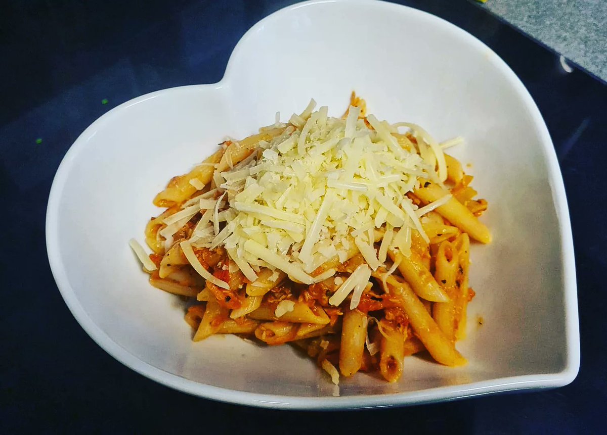 BoTSheffield's tweet photo. Another great picture from one of our talented students. 👩‍🍳A hearty bowl of pasta, anyone? Sorry, we couldn't resist! 😁 #budgetcooking #budgetcooking #onepoundmeals #BagsofTaste #Sheffield #cookingcourse https://t.co/bipMibQcM3