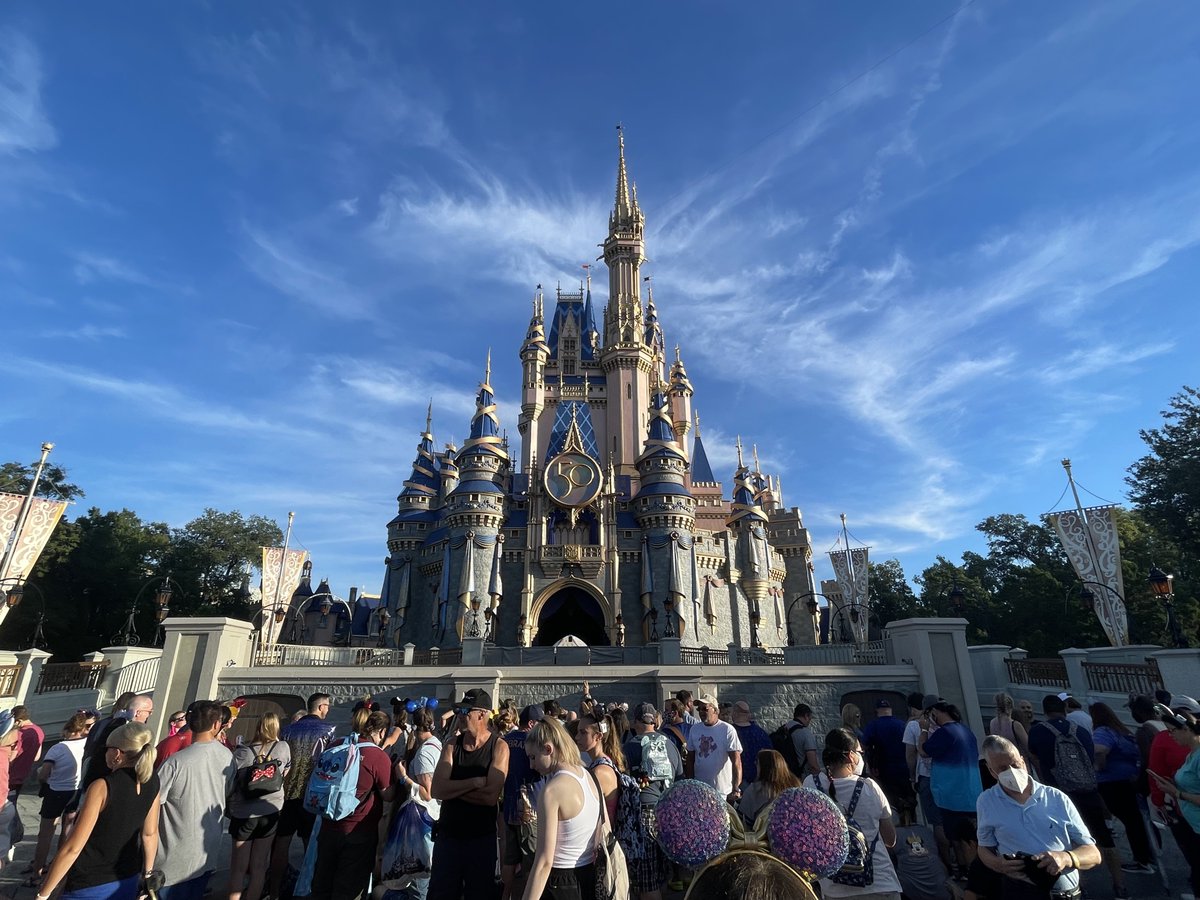 TouringPlans's tweet image. More pictures from around the Magic Kingdom this morning.