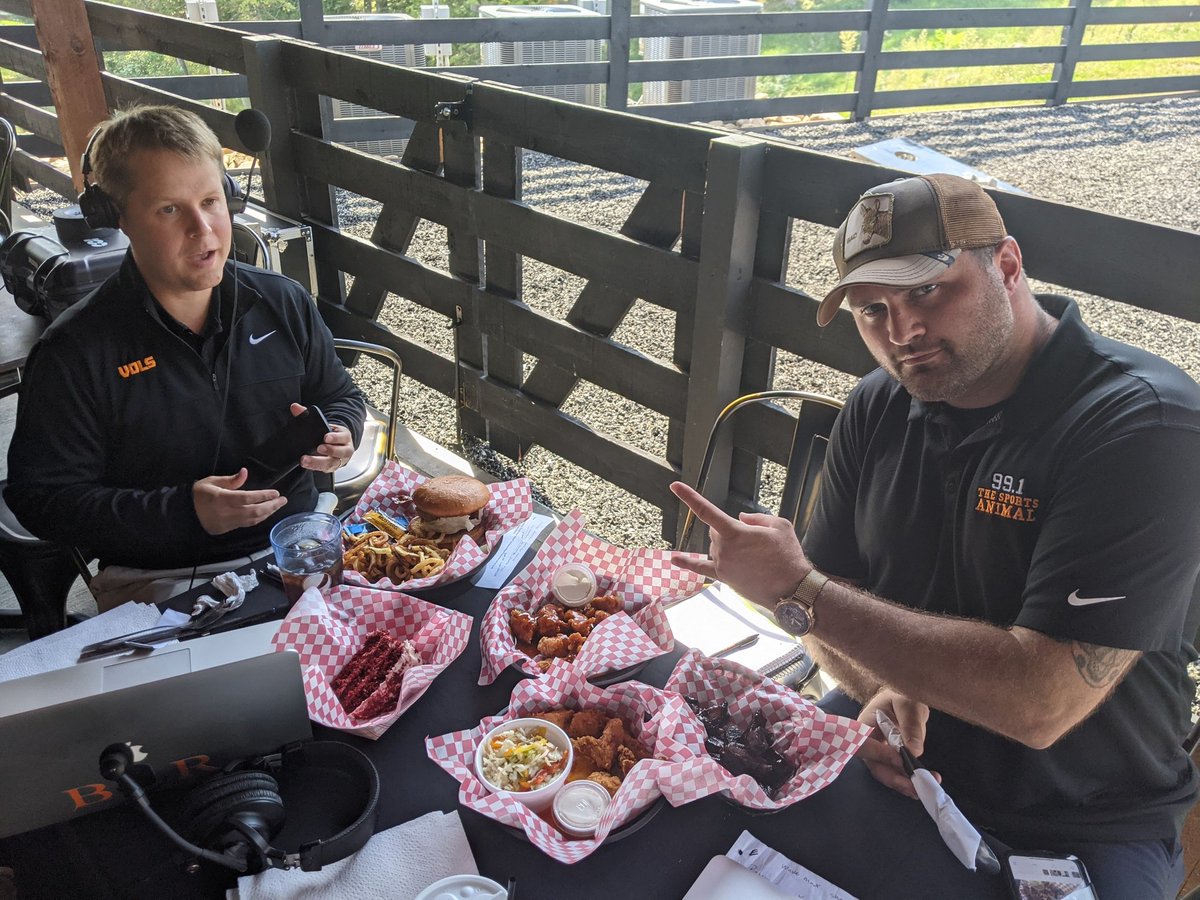 VFL Eric Ainge knows it! WMNL's Brian Rice does too. And so should you. CRAVEN WINGS is the cleanest, healthiest, best tasting chicken in East Tennessee.
Come see what all the fuss is about! Dine-in, Take-out, and delivery. Craven Wings. Fresh, Never Frozen!
#vfl #choto #Farragut