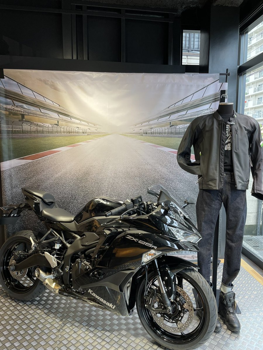 Kawasaki×クシタニクロームジャケット。特別仕様の別注カラー。細かい