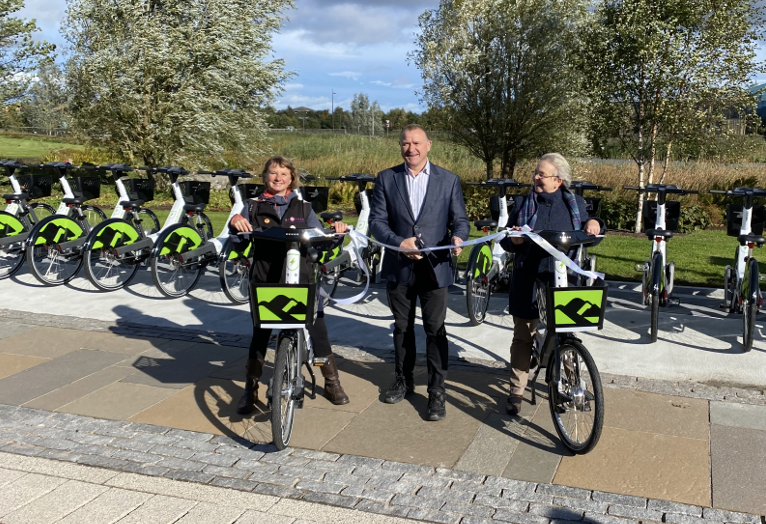 HITRANS_RTP's tweet photo. Delighted to launch the @HiBikeInverness e-bike share scheme at Inverness Campus with local MP @drewhendrySNP and @cllrtrobertson. Download the App, start using and tell us what you think. @transcotland @HighlandCouncil @StrongerCombin1 https://t.co/LV3dvRCedy