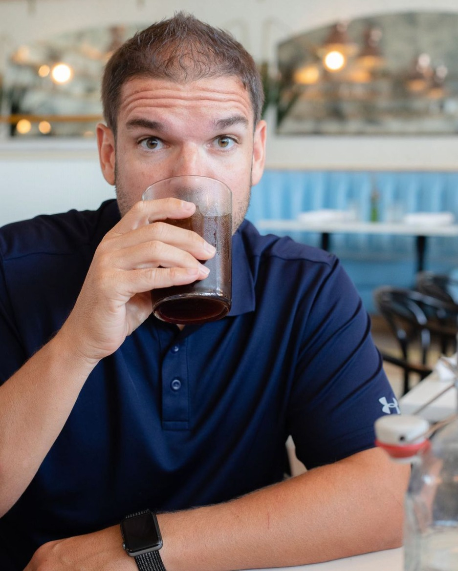 I had to repost this photo in honor of #internationalcoffeeday. Iced coffee all the way! Are you a hot or cold coffee drinker?

Photo Credit: Evin Photography