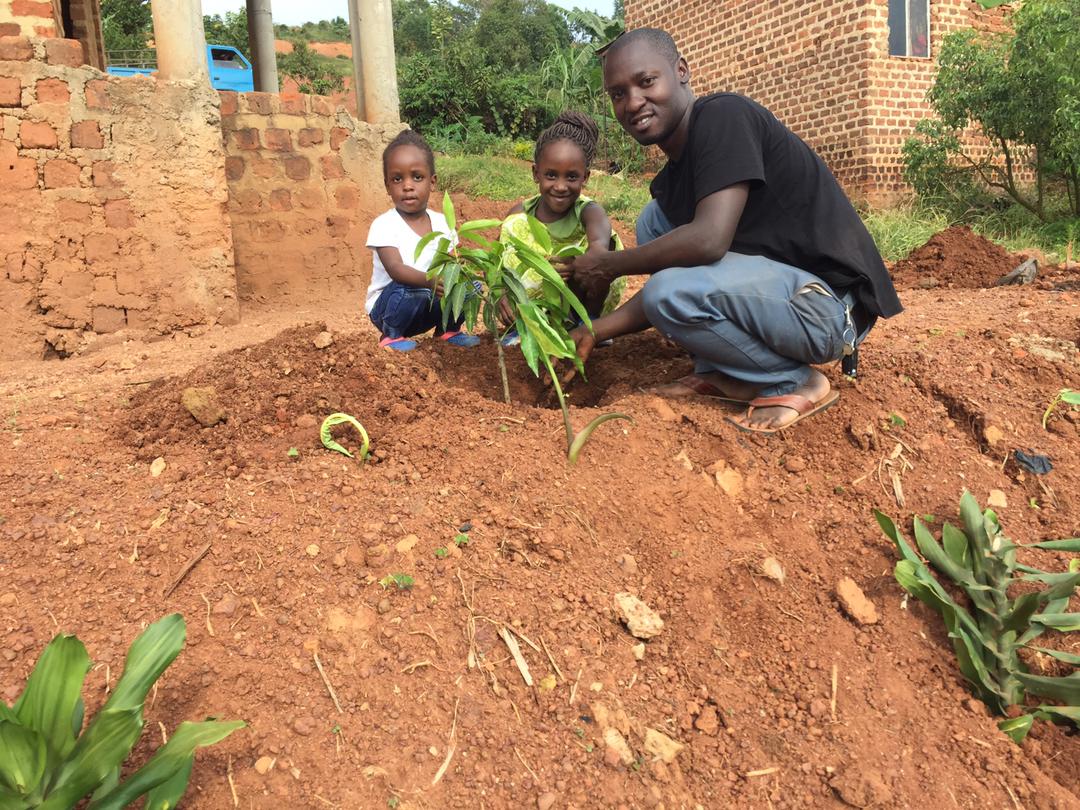 mightydestinizo's tweet photo. With my young environmentalists @Tevin_Lindsay and @Mayra_Octavia we have planted 10 trees in this rainy season, am continuing to mentor young activists  #GenerationRestoration #UprootTheSystem #MindTheGap #FridaysForFuture #ClimateActionNow https://t.co/9QELOhOtw2