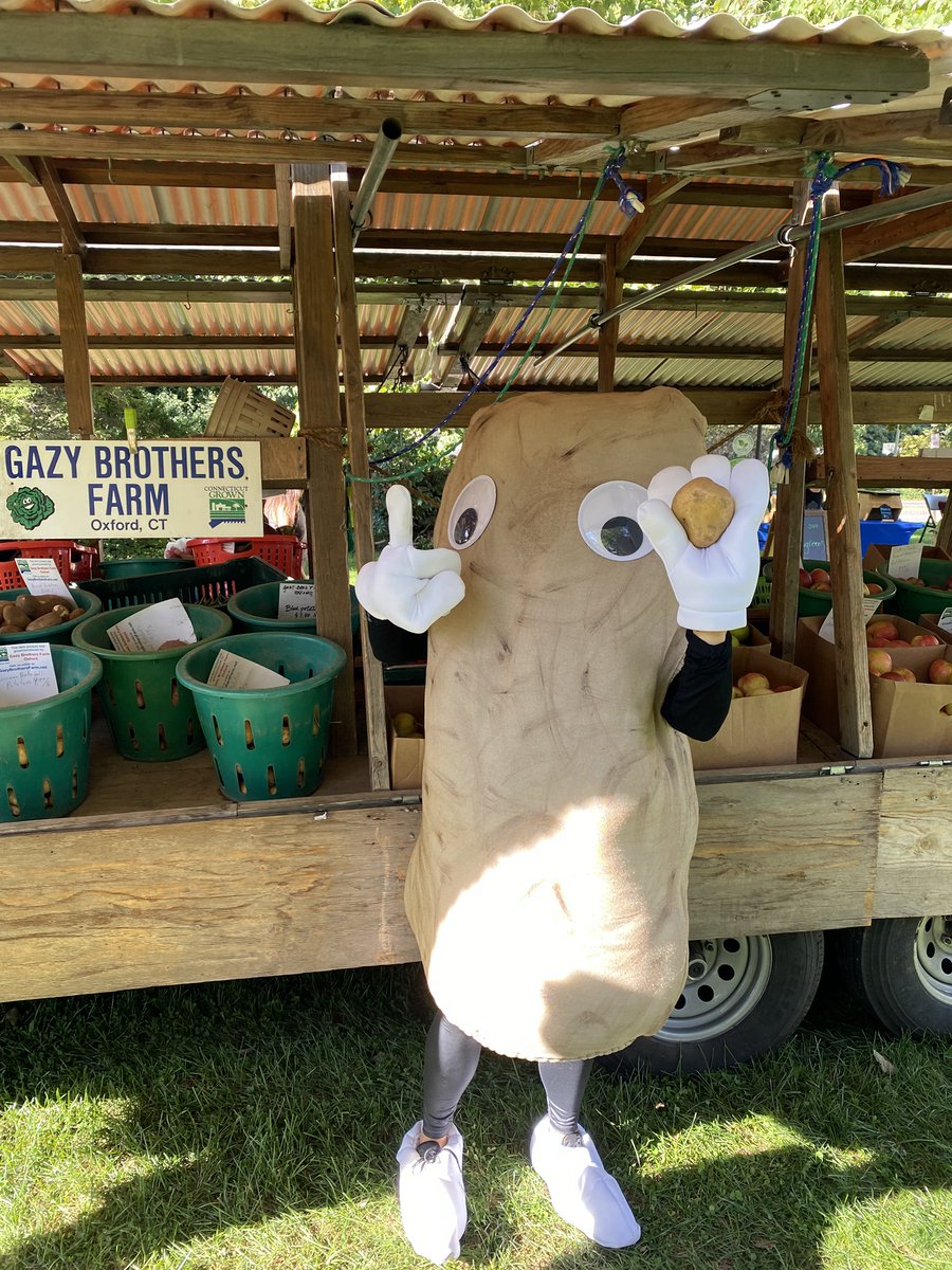 heartctgrown's tweet photo. American Farmland Trust &amp; the Farmers Market Coalition announced winners for the 13th Farmers Market Celebration. Guess who was one of the winners? One of our- Monroe Farmer Market!  It just goes to show we have some awesome farmers markets &amp; farmers 
📸  by Monroe Farmers Market https://t.co/1Q8ZlKTO59