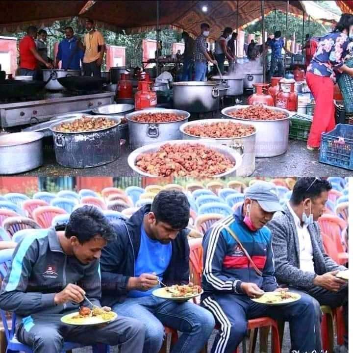KhadkaBhoj's tweet photo. एक पिलेट मासु भातमा युवा जोस र जागरण बिक्री गरेर आफ्नु भबिस्य अध्यारो धक्लै हाम्रो युवा ल हेर्नु होस 
 यस्ता युवा भए पछि 
भ्रष्टाचारि लाई जेल छुट्दा किलो किलो माला लगाउने र भ्रष्टाचारि,हत्यारा र राष्ट्रघाति ब्यक्ति लाई राजनेता भन्नेको सायद कमि हुदैन होला । https://t.co/cJ1QGkDqxS