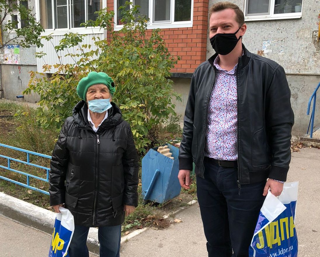 1 октября принято поздравлять бабушек и дедушек. Депутаты фракции ЛДПР Думы Тольятти Евгений Архангельский и Дмитрий Дементьев провели благотворительную акцию, тем самым проявив уважение к людям пожилого возраста.

#samara_ldpr_63 #день_пожилого_человека