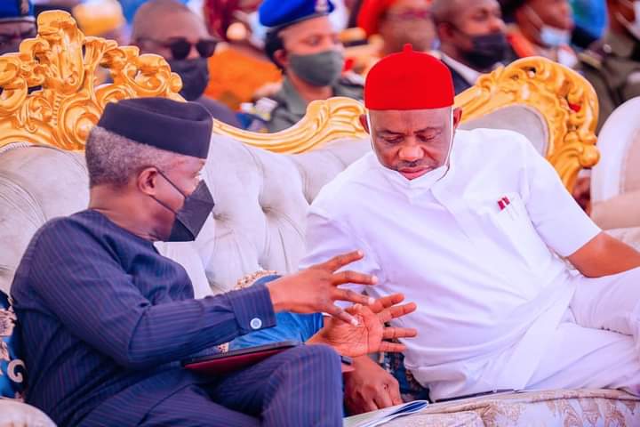 unclemazi1's tweet photo. We'll come back to talk about what could be making Wike pay this keen attention to VP but for now, let's say #HappyIndependenceDay to 9ja @61. We're stronger together๐ช
๐ธ: Commissioning of SPU Barracks, PH built by NDDC for 9jaPolice.
#nddc #nddcnewmedia #nddcprojects #wike https://t.co/mWX4tlFgwo