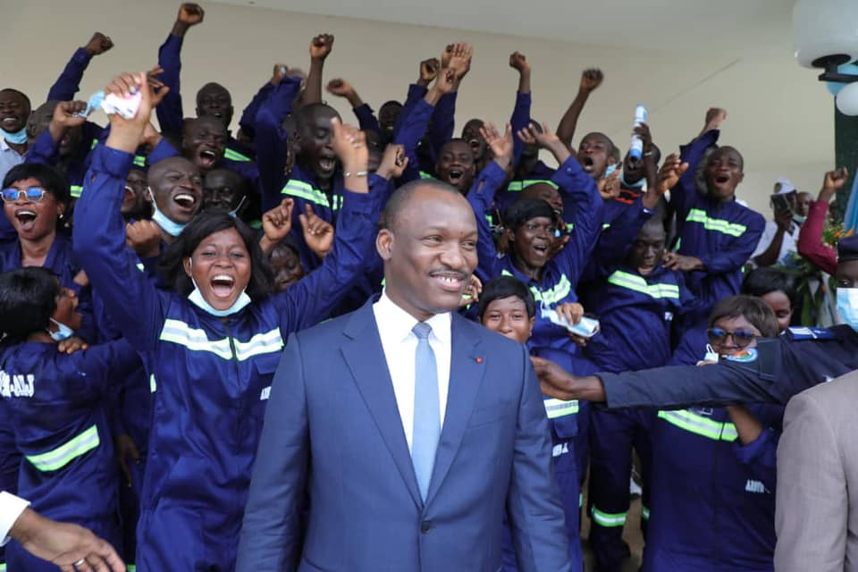 Je suis heureux d'annoncer qu'à partir du 15 octobre prochain, 1000 jeunes seront recrutés pour une formation professionnelle aux métiers de la Mer et de l'industrie. 

Pour s’inscrire : agenceemploijeunes.ci/site/