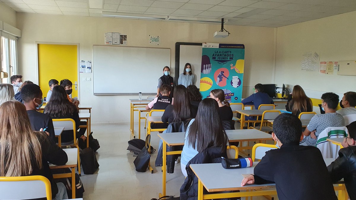 Merci à Mme Buillas de #IJ70 pour son intervention et sa confiance. Grâce à elle, les élèves de notre classe de #2MRC #LycéeLumiere sont les nouveaux #Ambassadeurs de la #carteavantagesjeunes
<a href="/LonchamptGilles/">Gilles Lonchampt</a> @raboltfreder <a href="/MagaliCuchetet/">cuchetet</a> <a href="/LumiereLycee/">Lycée Lumière</a> @MarionBazeaud